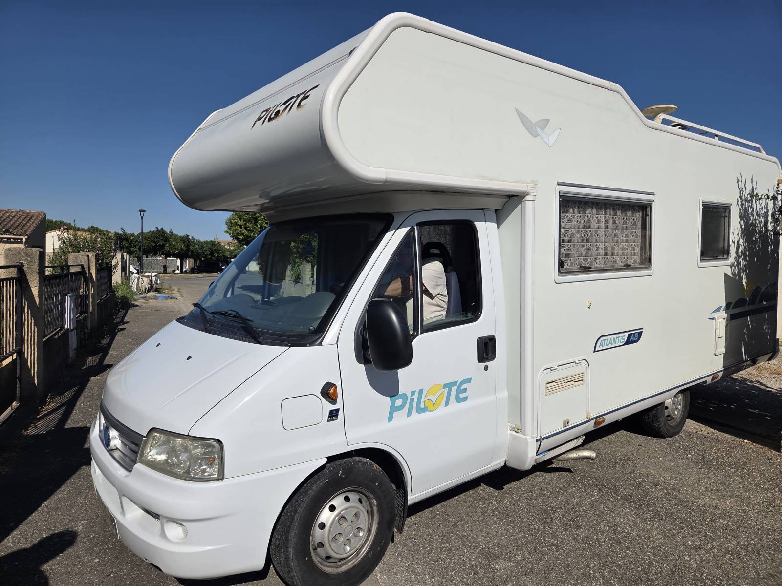 Vente d'un camping car d'occasion PILOTE Atlantis A8- Fiat Ducato 2,8l JTD 130 ch- 4 places CG- 7 couchages visible à Cabannes dans le 13s