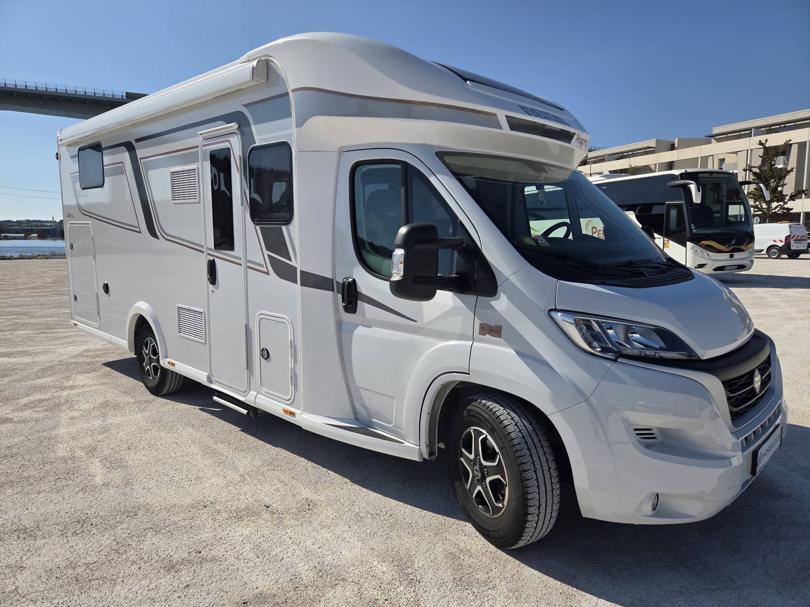 Vente d'un camping car d'occasion NOTIN BILBAO BCL Pack Progress- Fiat Ducato 2,2l 140ch - Première main - Boîte automatique-4 places CG - Lit central et lit pavillon électrique visible à Istres (13)
