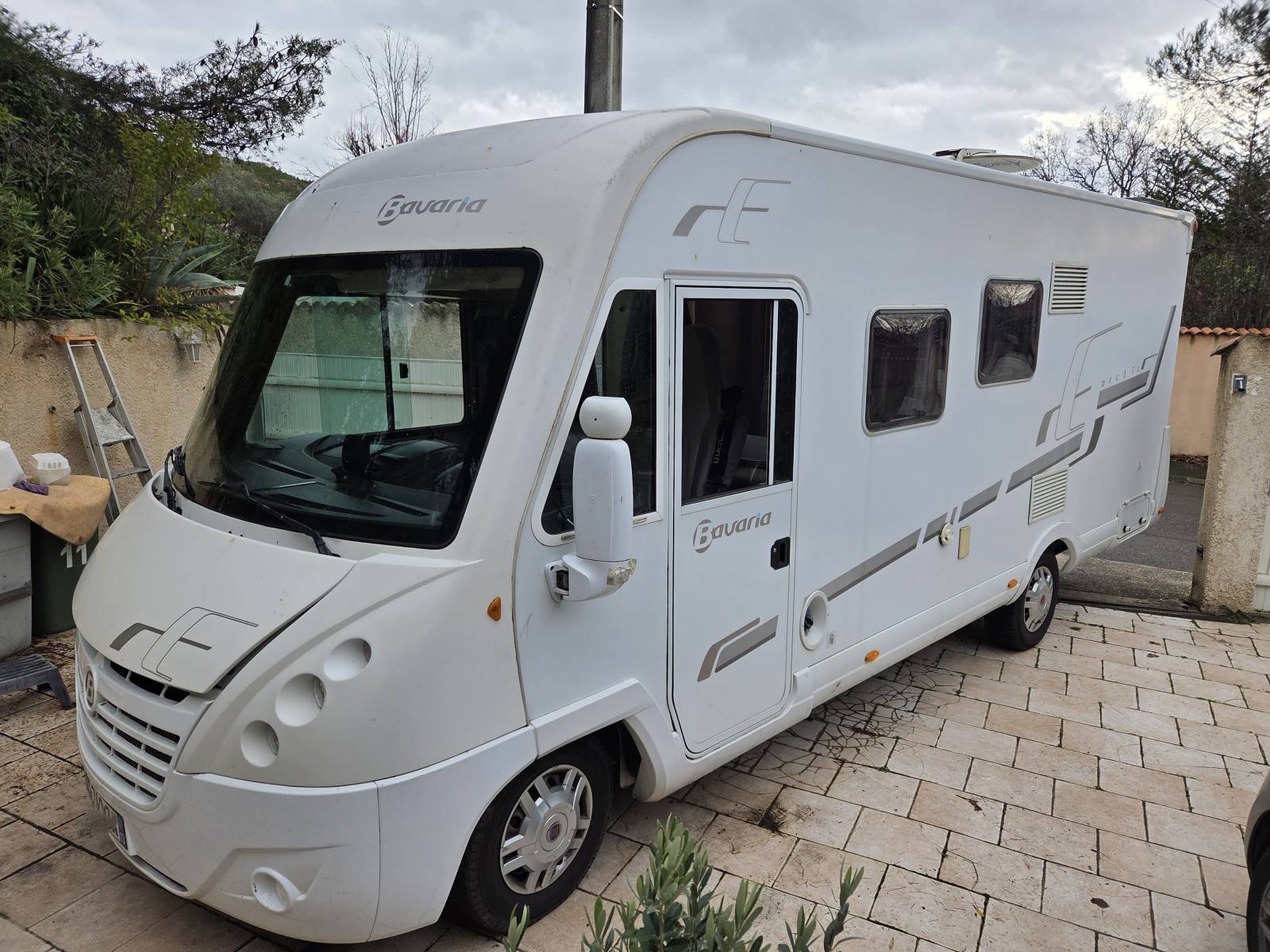 Vente d'un camping car d'occasion BAVARIA ARCTIC I69 LC- Fiat Ducato 2,3l 150ch- Boîte automatique- 4 places CG- Lit central déporté et lit pavillon visible aux Pennes Mirabeau région PACA