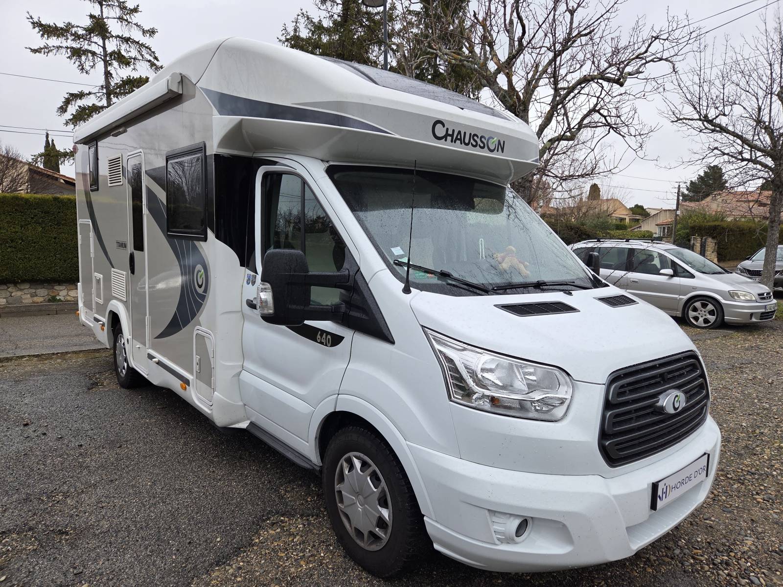 Vente d'un camping car d'occasion CHAUSSON TITANIUM 640- Ford 2,0l 170ch- Première main-4 places CG- Lit pavillon électrique visible à Venelles (13)