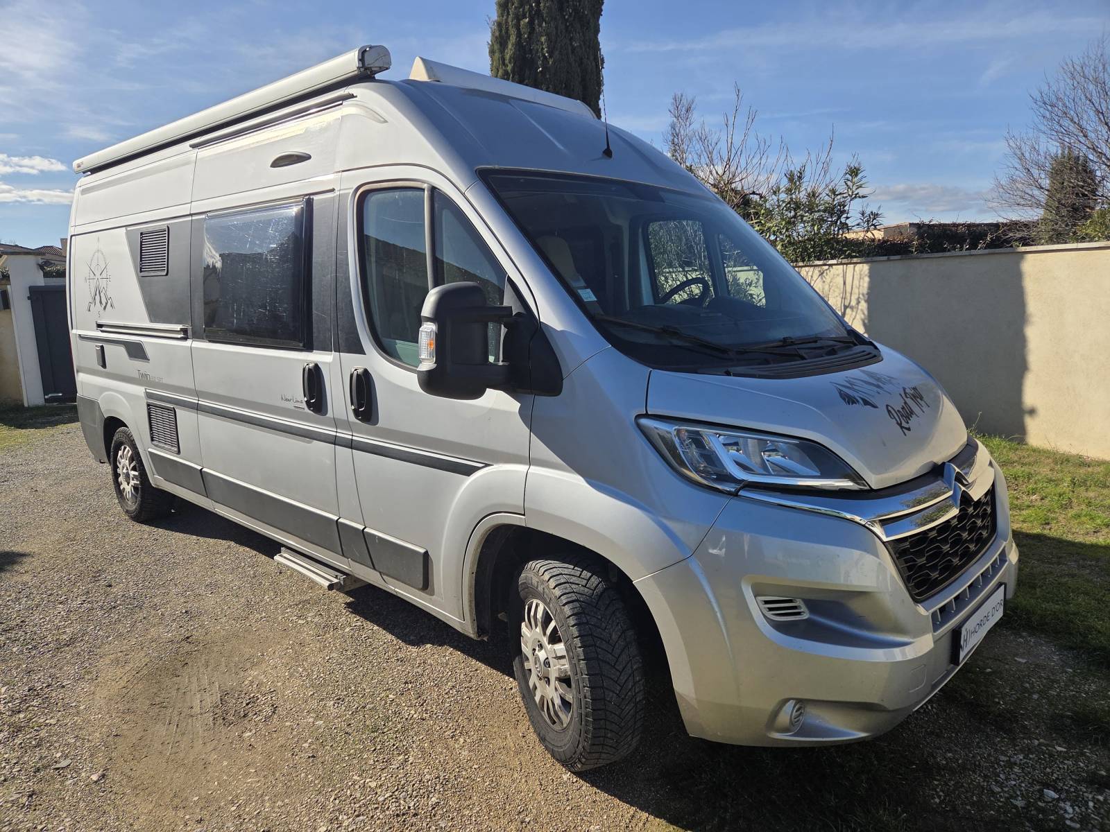 Vente d'un fourgon ADRIA TWIN 600 SPB- Citroën jumper 2,2l 130ch- 4 places CG visible au Mas Blanc des Alpilles (13)