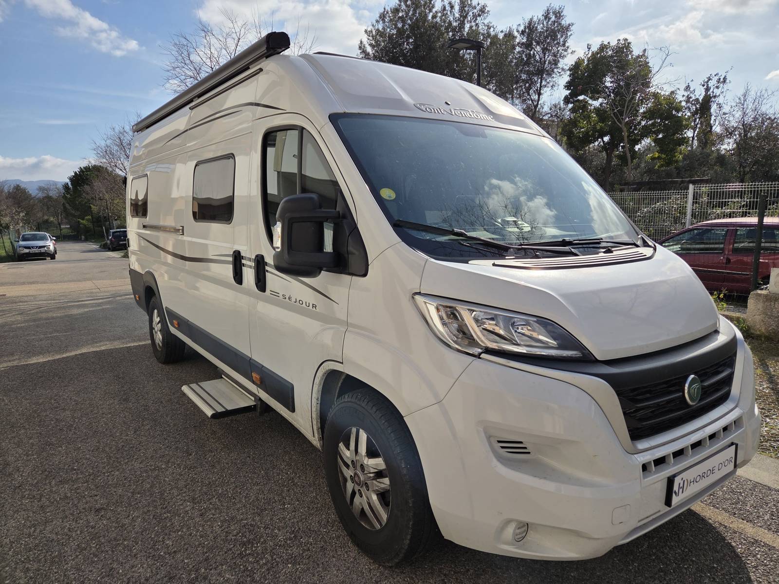 Vente d'un fourgon d'occasion FONT VENDÔME DUO VAN SÉJOUR- Fiat Ducato 2,2l 140ch- Boîte automatique - 4 places CG- Lits jumeaux- Chauffage carburant visible à Marseille région PACA
