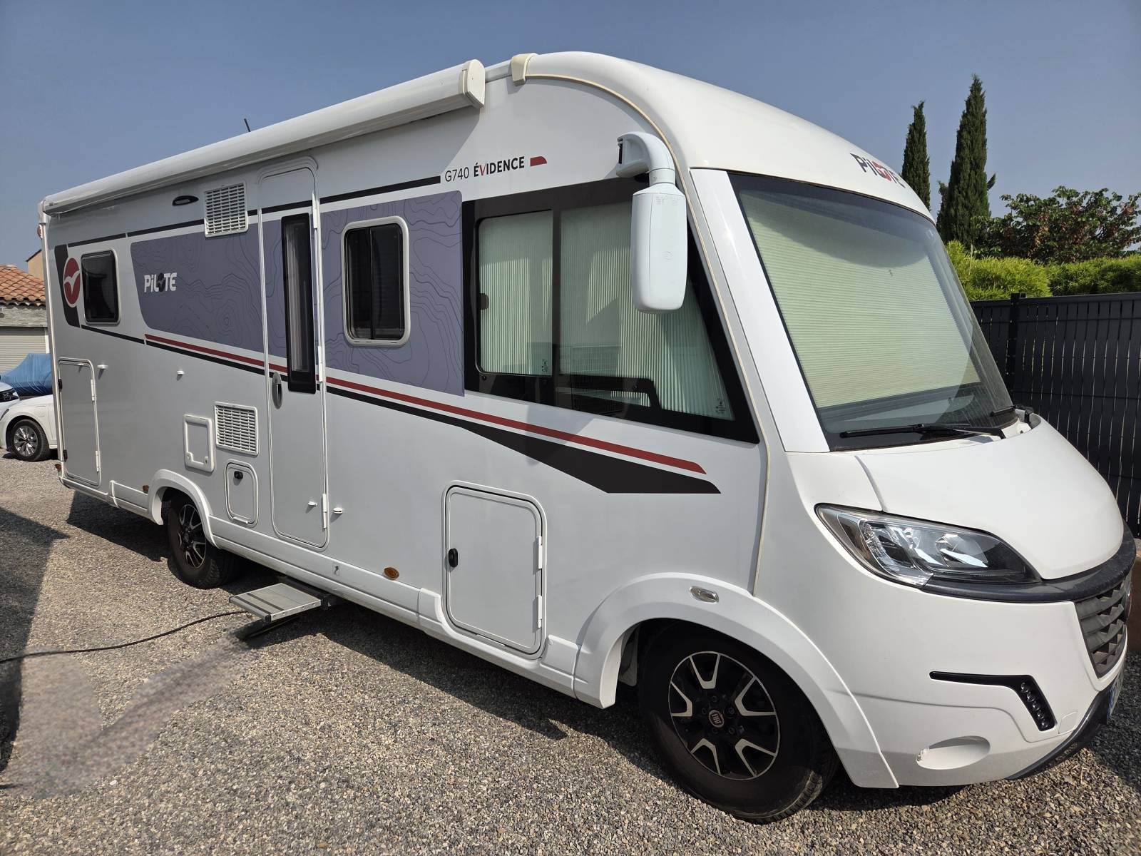 Vente d'un camping car d'occasion 1ère main PILOTE Évidence G 740- Fiat Ducato 2,2l 140ch- 4 places CG- lit central et lit pavillon visible à Marignane 13