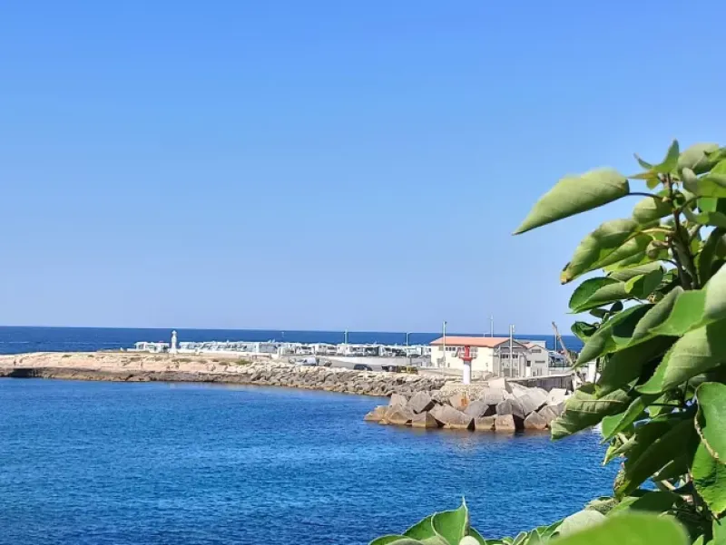 Aire camping car à Carro (13)